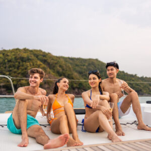 Shared catamaran in the Bay of Palma (Singles 25-35 years old)